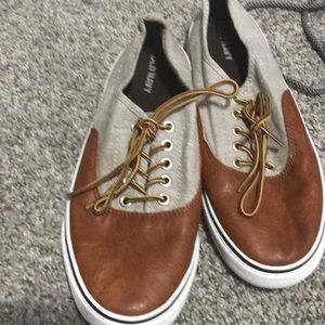 B1G1-Old Navy Cute boy’s shoes 🌸 buy 1 get 1 free